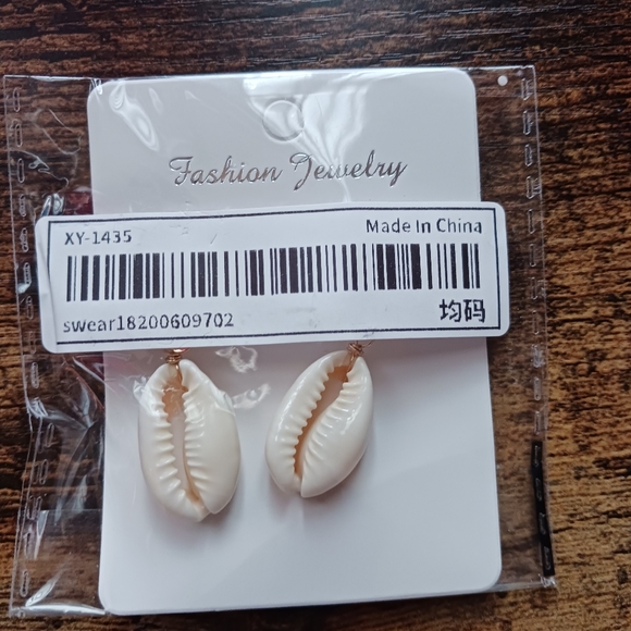 3 for $10 Fashion earrings - Picture 3 of 7